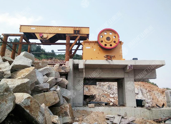 馬來(lái)西亞時(shí)產(chǎn)110-320噸鵝卵石破碎生產(chǎn)線